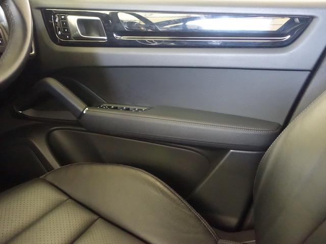 カイエン ベースグレード シートヒーター パワーシート トランクスルー フロアマット ナビ 音楽プレーヤー接続 Bluetooth接続 ETC LEDヘッドライト 電動リアゲート 全周囲カメラ フロントカメラ サイドカメラ(15枚目)