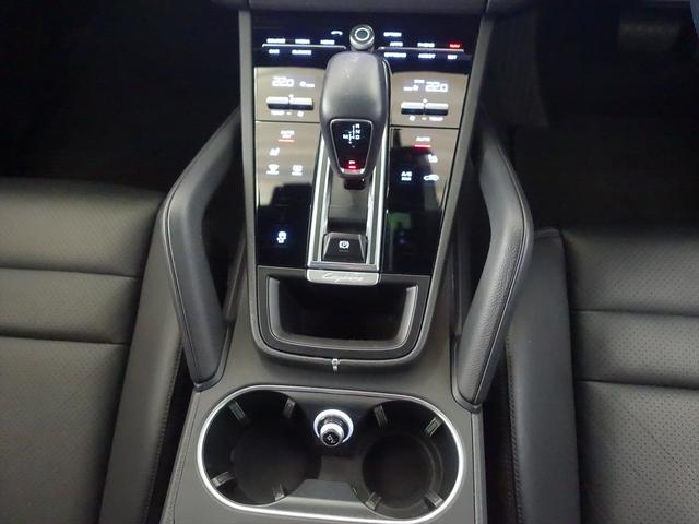 カイエン ベースグレード シートヒーター パワーシート トランクスルー フロアマット ナビ 音楽プレーヤー接続 Bluetooth接続 ETC LEDヘッドライト 電動リアゲート 全周囲カメラ フロントカメラ サイドカメラ(16枚目)