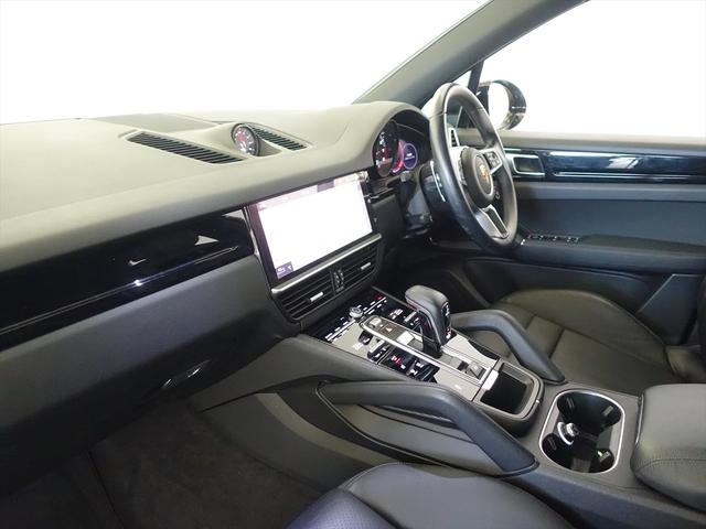 カイエン ベースグレード シートヒーター パワーシート トランクスルー フロアマット ナビ 音楽プレーヤー接続 Bluetooth接続 ETC LEDヘッドライト 電動リアゲート 全周囲カメラ フロントカメラ サイドカメラ(19枚目)