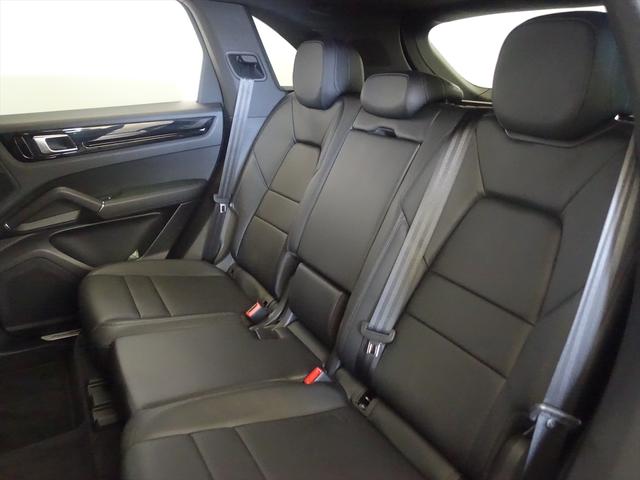 カイエン ベースグレード シートヒーター パワーシート トランクスルー フロアマット ナビ 音楽プレーヤー接続 Bluetooth接続 ETC LEDヘッドライト 電動リアゲート 全周囲カメラ フロントカメラ サイドカメラ(22枚目)