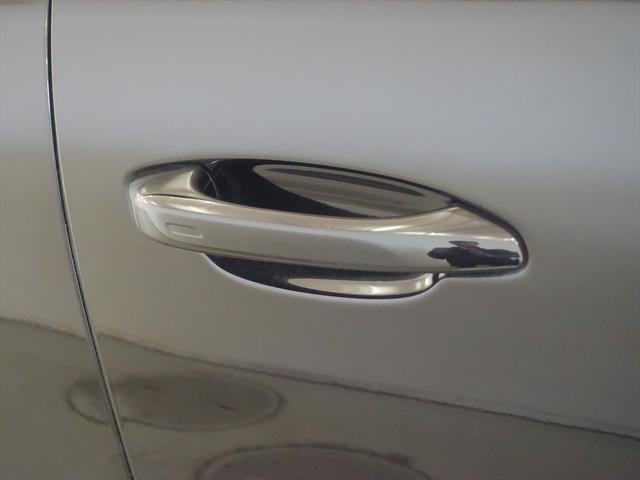 カイエン ベースグレード シートヒーター パワーシート トランクスルー フロアマット ナビ 音楽プレーヤー接続 Bluetooth接続 ETC LEDヘッドライト 電動リアゲート 全周囲カメラ フロントカメラ サイドカメラ(26枚目)