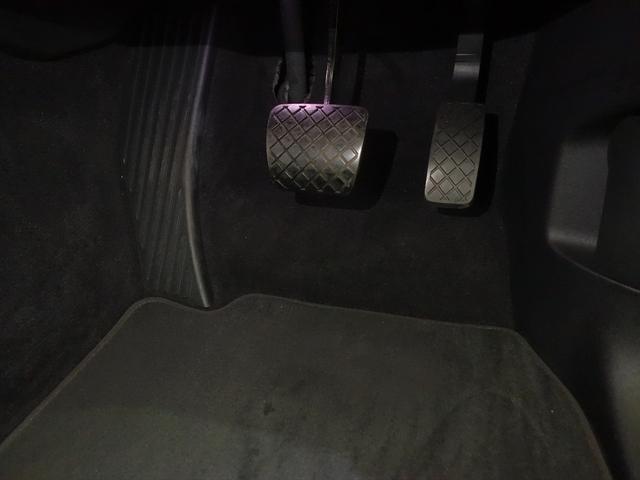 カイエン ベースグレード シートヒーター パワーシート トランクスルー フロアマット ナビ 音楽プレーヤー接続 Bluetooth接続 ETC LEDヘッドライト 電動リアゲート 全周囲カメラ フロントカメラ サイドカメラ(27枚目)