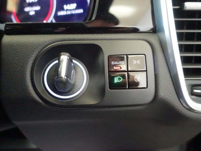 カイエン ベースグレード シートヒーター パワーシート トランクスルー フロアマット ナビ 音楽プレーヤー接続 Bluetooth接続 ETC LEDヘッドライト 電動リアゲート 全周囲カメラ フロントカメラ サイドカメラ(28枚目)