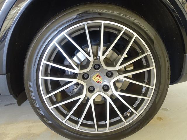 カイエン ベースグレード シートヒーター パワーシート トランクスルー フロアマット ナビ 音楽プレーヤー接続 Bluetooth接続 ETC LEDヘッドライト 電動リアゲート 全周囲カメラ フロントカメラ サイドカメラ(31枚目)