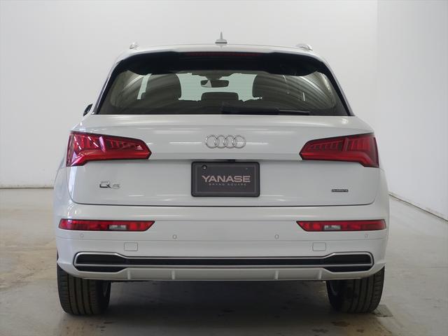 Q5 40 TDI クワトロ スポーツ シートヒーター パワーシート トランクスルー フロアマット コネクテッド機能 ナビ CD ミュージックサーバー 音楽プレーヤー接続 Bluetooth接続 TV DVD再生 ETC LEDヘッドライト(3枚目)