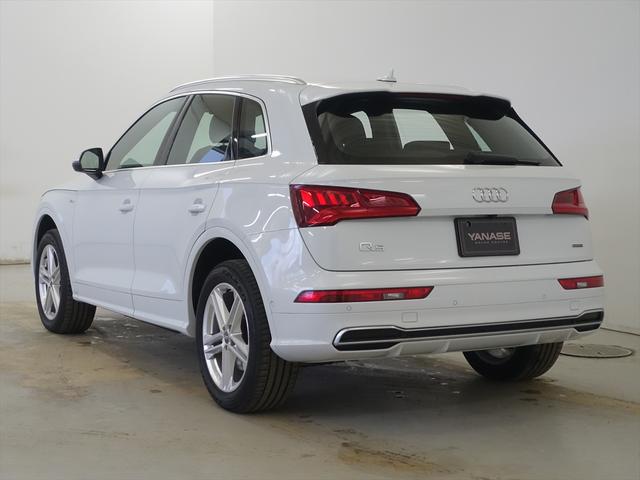 Q5 40 TDI クワトロ スポーツ シートヒーター パワーシート トランクスルー フロアマット コネクテッド機能 ナビ CD ミュージックサーバー 音楽プレーヤー接続 Bluetooth接続 TV DVD再生 ETC LEDヘッドライト(4枚目)