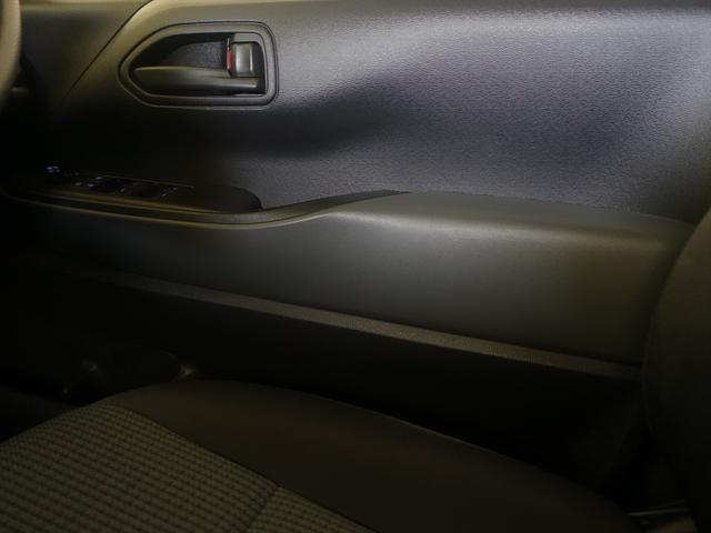 ノア X 3列シート トランクスルー フロアマット 音楽プレーヤー接続 Bluetooth接続 ETC LEDヘッドライト スライドドア バックモニター 盗難防止 衝突被害軽減ブレーキ 横滑り防止装置(15枚目)