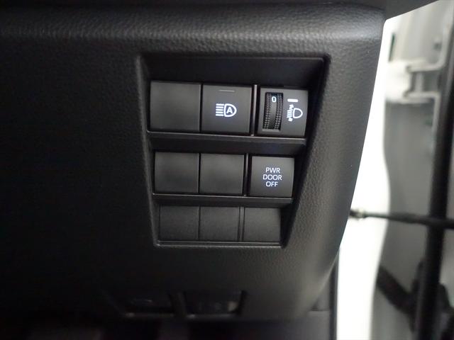 ノア X 3列シート トランクスルー フロアマット 音楽プレーヤー接続 Bluetooth接続 ETC LEDヘッドライト スライドドア バックモニター 盗難防止 衝突被害軽減ブレーキ 横滑り防止装置(28枚目)