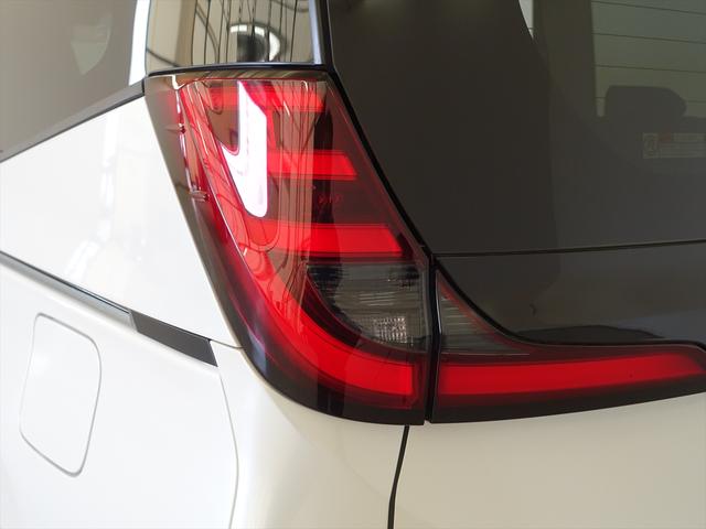 ノア X 3列シート トランクスルー フロアマット 音楽プレーヤー接続 Bluetooth接続 ETC LEDヘッドライト スライドドア バックモニター 盗難防止 衝突被害軽減ブレーキ 横滑り防止装置(30枚目)