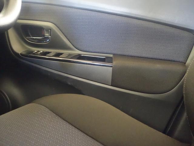 ヴィッツ F セーフティーエディションII トランクスルー コネクテッド機能 ナビ CD 音楽プレーヤー接続 Bluetooth接続 TV DVD再生 ETC バックモニター 盗難防止 横滑り防止装置 アイドリングストップ 定期点検記録簿(15枚目)