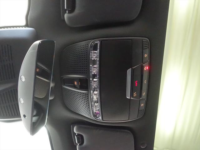 GLC GLC300 4MATIC AMGライン シートヒーター パワーシート トランクスルー フロアマット コネクテッド機能 ナビ 音楽プレーヤー接続 Bluetooth接続 TV ETC サンルーフ・ガラスルーフ LEDヘッドライト(17枚目)