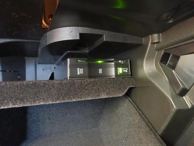 GLC GLC300 4MATIC AMGライン シートヒーター パワーシート トランクスルー フロアマット コネクテッド機能 ナビ 音楽プレーヤー接続 Bluetooth接続 TV ETC サンルーフ・ガラスルーフ LEDヘッドライト(19枚目)