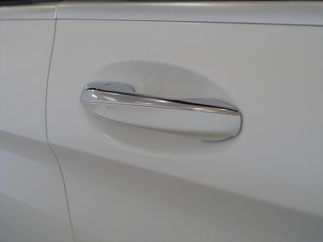 GLC GLC300 4MATIC AMGライン シートヒーター パワーシート トランクスルー フロアマット コネクテッド機能 ナビ 音楽プレーヤー接続 Bluetooth接続 TV ETC サンルーフ・ガラスルーフ LEDヘッドライト(24枚目)