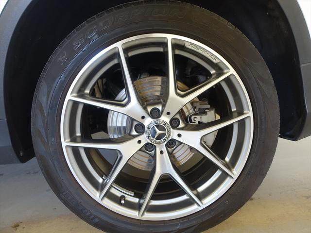 GLC GLC300 4MATIC AMGライン シートヒーター パワーシート トランクスルー フロアマット コネクテッド機能 ナビ 音楽プレーヤー接続 Bluetooth接続 TV ETC サンルーフ・ガラスルーフ LEDヘッドライト(29枚目)