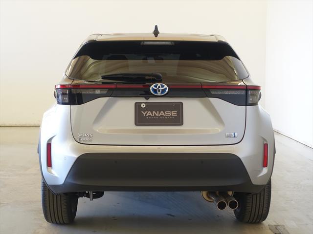 ヤリスクロス ハイブリッド　Ｚ　シートヒーター　トランクスルー　フロアマット　コネクテッド機能　ナビ　音楽プレーヤー接続　Ｂｌｕｅｔｏｏｔｈ接続　ＴＶ　ＥＴＣ　電動リアゲート　全周囲カメラ　フロントカメラ　サイドカメラ（3枚目）