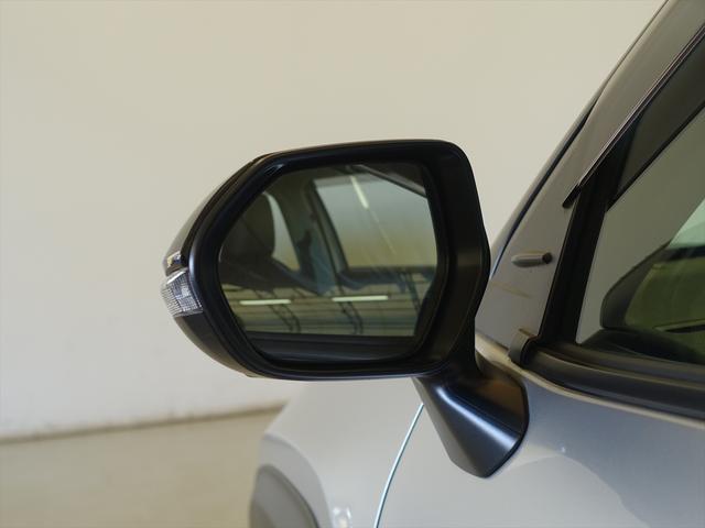 ヤリスクロス ハイブリッド　Ｚ　シートヒーター　トランクスルー　フロアマット　コネクテッド機能　ナビ　音楽プレーヤー接続　Ｂｌｕｅｔｏｏｔｈ接続　ＴＶ　ＥＴＣ　電動リアゲート　全周囲カメラ　フロントカメラ　サイドカメラ（6枚目）