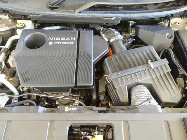 エクストレイル Ｇ　ｅ－４ＯＲＣＥ　シートヒーター　パワーシート　トランクスルー　フロアマット　コネクテッド機能　ナビ　音楽プレーヤー接続　Ｂｌｕｅｔｏｏｔｈ接続　ＴＶ　ＥＴＣ　サンルーフ・ガラスルーフ　ＬＥＤヘッドライト（9枚目）