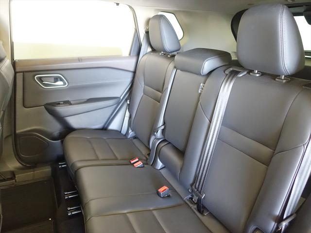 エクストレイル Ｇ　ｅ－４ＯＲＣＥ　シートヒーター　パワーシート　トランクスルー　フロアマット　コネクテッド機能　ナビ　音楽プレーヤー接続　Ｂｌｕｅｔｏｏｔｈ接続　ＴＶ　ＥＴＣ　サンルーフ・ガラスルーフ　ＬＥＤヘッドライト（29枚目）