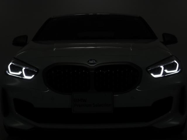 Ｍ１３５ｉ　ｘＤｒｉｖｅ　１８インチＡＷ　アクティブクルーズコントロール　パドルシフト　Ｒカメラ　ＦＲセンサー　ＬＥＤ　衝突軽減　車線逸脱　ＵＳＢ　ヘッドアップディスプレイ　コンフォートアクセス　フロントシートヒーター(25枚目)