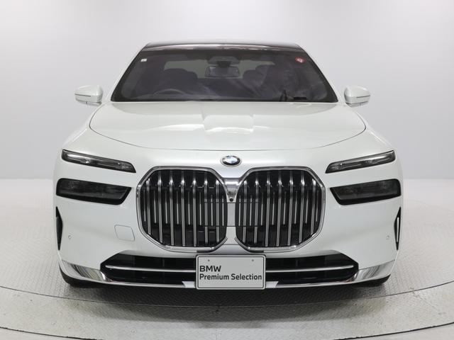 ７４０ｄ　ｘＤｒｉｖｅ　エクセレンス　２０インチＡＷ　左リヤオットマンシート　パノラマサンルーフ　リヤエンターテインメントアクティブクルーズコントロール　全周囲カメラ　前後センサー　衝突軽減　ヘッドアップディスプレイ　コンフォートアクセス(2枚目)