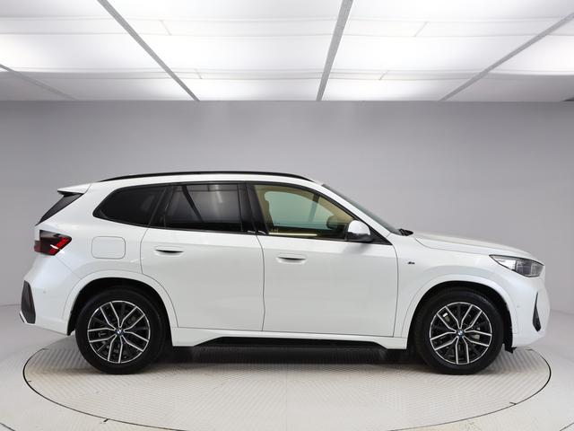 Ｘ１ ｘＤｒｉｖｅ　２０ｄ　Ｍスポーツ　１８インチＡＷ　アクティブクルーズコントロール　ヘッドアップディスプレイ　パドルシフト　全周囲カメラ　前後センサー　アダプティブＬＥＤ　衝突軽減　車線逸脱　ＵＳＢ　コンフォートアクセス　電動リヤゲート（6枚目）