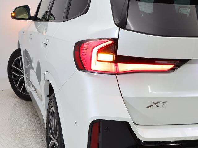 Ｘ１ ｘＤｒｉｖｅ　２０ｄ　Ｍスポーツ　１８インチＡＷ　アクティブクルーズコントロール　ヘッドアップディスプレイ　パドルシフト　全周囲カメラ　前後センサー　アダプティブＬＥＤ　衝突軽減　車線逸脱　ＵＳＢ　コンフォートアクセス　電動リヤゲート（33枚目）