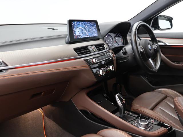 Ｘ２ ｘＤｒｉｖｅ２０ｄＭスポーツＸＥＤジョイ＋ハイライＰ　１９インチＡＷ　Ｍメッシュエディション　モカブラウン内装　アクティブクルーズコントロール　パドルシフト　ＬＥＤ　衝突軽減　車線逸脱　電動リヤゲート　コンフォートアクセス　フロントシートヒーター（4枚目）
