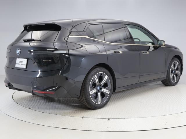 ｉＸ ｘＤｒｉｖｅ　５０　認定中古車　２年保証　２１インチＡＷ　パノラマサンルーフ　レザーシート　Ｈａｒｍａｎ／Ｋａｒｄｏｎ　アクティブクルーズコントロール　ヘッドアップディスプレイアダプティブＬＥＤ　全周囲カメラ　衝突軽減（9枚目）