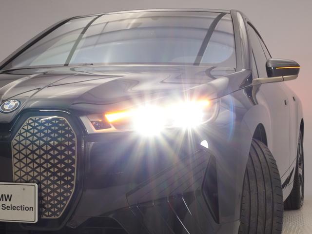 ｉＸ ｘＤｒｉｖｅ　５０　認定中古車　２年保証　２１インチＡＷ　パノラマサンルーフ　レザーシート　Ｈａｒｍａｎ／Ｋａｒｄｏｎ　アクティブクルーズコントロール　ヘッドアップディスプレイアダプティブＬＥＤ　全周囲カメラ　衝突軽減（27枚目）