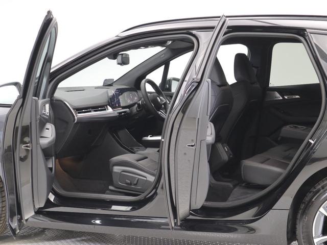 ����Ȃɂ����̕����G�X�R�[�g����C���[�W�ŁB�����ꂪ���₷�������A�����Ĉ��S����^���Ă����h�A�̌����Əd���́A�h�C�c�ԂȂ�ł͂ł��B