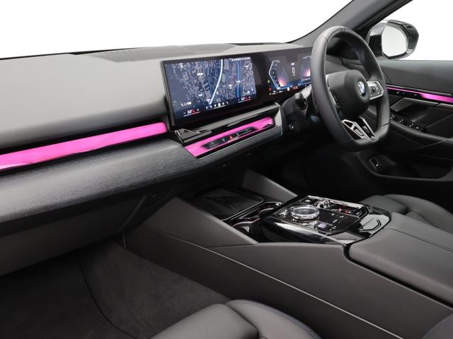 ５シリーズ ５２３ｄ　ｘＤｒｉｖｅツーリング　Ｍスポーツ　認定中古車　２年保証　２０インチＡＷ　アクティブクルーズコントロール　全周囲カメラ　アダプティブＬＥＤ　ヘッドアップディスプレイ　衝突軽減　コンフォートアクセス　電動リヤゲート　フロントシートヒーター（4枚目）
