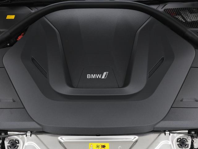 ｉ４ ｅＤｒｉｖｅ　３５　Ｍスポーツ　認定中古車　２年保証　１８インチＡＷ　アクティブクルーズコントロール　リヤカメラ　前後センサー　ＬＥＤ　ヘッドアップディスプレイ　衝突軽減　車線逸脱　フロントシートヒーター　コンフォートアクセス（5枚目）