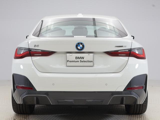 ｉ４ ｅＤｒｉｖｅ　３５　Ｍスポーツ　認定中古車　２年保証　１８インチＡＷ　アクティブクルーズコントロール　リヤカメラ　前後センサー　ＬＥＤ　ヘッドアップディスプレイ　衝突軽減　車線逸脱　フロントシートヒーター　コンフォートアクセス（8枚目）