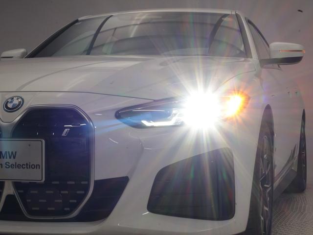 ｉ４ ｅＤｒｉｖｅ　３５　Ｍスポーツ　認定中古車　２年保証　１８インチＡＷ　アクティブクルーズコントロール　リヤカメラ　前後センサー　ＬＥＤ　ヘッドアップディスプレイ　衝突軽減　車線逸脱　フロントシートヒーター　コンフォートアクセス（22枚目）