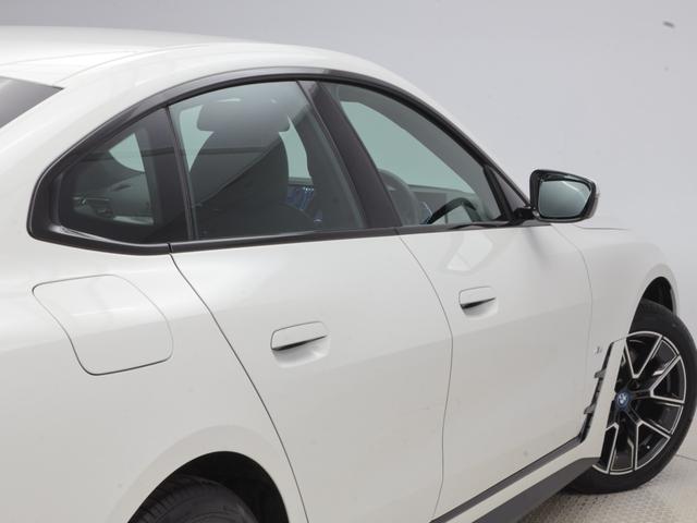 ｉ４ ｅＤｒｉｖｅ　３５　Ｍスポーツ　認定中古車　２年保証　１８インチＡＷ　アクティブクルーズコントロール　リヤカメラ　前後センサー　ＬＥＤ　ヘッドアップディスプレイ　衝突軽減　車線逸脱　フロントシートヒーター　コンフォートアクセス（28枚目）