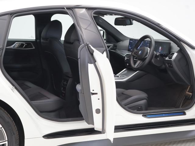 ｉ４ ｅＤｒｉｖｅ　３５　Ｍスポーツ　認定中古車　２年保証　１８インチＡＷ　アクティブクルーズコントロール　リヤカメラ　前後センサー　ＬＥＤ　ヘッドアップディスプレイ　衝突軽減　車線逸脱　フロントシートヒーター　コンフォートアクセス（37枚目）