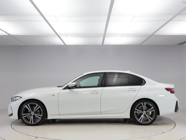 ３シリーズ ３１８ｉ　Ｍスポーツ　エディションシャドー　認定中古車　２年保証　１９インチＡＷ　全周囲カメラ　前後センサー　アクティブクルーズコントロール　ヘッドアップディスプレイ　アダプティブＬＥＤ　パドルシフト　衝突軽減　車線逸脱　電動リヤゲート（7枚目）