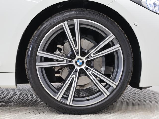 ３シリーズ ３１８ｉ　Ｍスポーツ　エディションシャドー　認定中古車　２年保証　１９インチＡＷ　全周囲カメラ　前後センサー　アクティブクルーズコントロール　ヘッドアップディスプレイ　アダプティブＬＥＤ　パドルシフト　衝突軽減　車線逸脱　電動リヤゲート（10枚目）