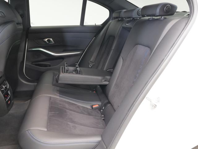 ３シリーズ ３１８ｉ　Ｍスポーツ　エディションシャドー　認定中古車　２年保証　１９インチＡＷ　全周囲カメラ　前後センサー　アクティブクルーズコントロール　ヘッドアップディスプレイ　アダプティブＬＥＤ　パドルシフト　衝突軽減　車線逸脱　電動リヤゲート（15枚目）