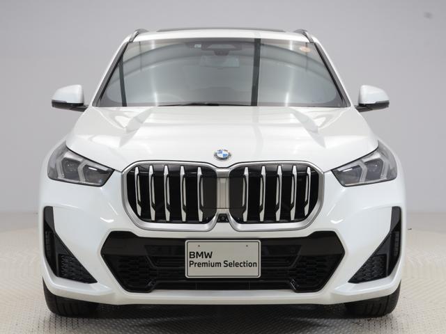 Ｘ１ ｘＤｒｉｖｅ　２０ｉ　Ｍスポーツ　認定中古車　２年保証　パノラマサンルーフ　１８インチＡＷ　アクティブクルーズコントロール　全周囲カメラ　前後センサー　パドルシフト　ヘッドアップディスプレイ　アダプティブＬＥＤ　衝突軽減　車線逸脱（3枚目）