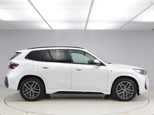 Ｘ１ ｘＤｒｉｖｅ　２０ｉ　Ｍスポーツ　認定中古車　２年保証　パノラマサンルーフ　１８インチＡＷ　アクティブクルーズコントロール　全周囲カメラ　前後センサー　パドルシフト　ヘッドアップディスプレイ　アダプティブＬＥＤ　衝突軽減　車線逸脱（6枚目）