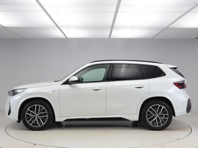 Ｘ１ ｘＤｒｉｖｅ　２０ｉ　Ｍスポーツ　認定中古車　２年保証　パノラマサンルーフ　１８インチＡＷ　アクティブクルーズコントロール　全周囲カメラ　前後センサー　パドルシフト　ヘッドアップディスプレイ　アダプティブＬＥＤ　衝突軽減　車線逸脱（7枚目）