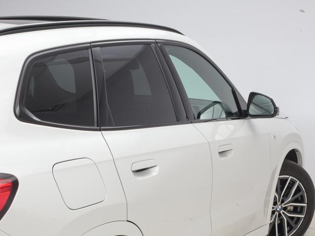 Ｘ１ ｘＤｒｉｖｅ　２０ｉ　Ｍスポーツ　認定中古車　２年保証　パノラマサンルーフ　１８インチＡＷ　アクティブクルーズコントロール　全周囲カメラ　前後センサー　パドルシフト　ヘッドアップディスプレイ　アダプティブＬＥＤ　衝突軽減　車線逸脱（27枚目）