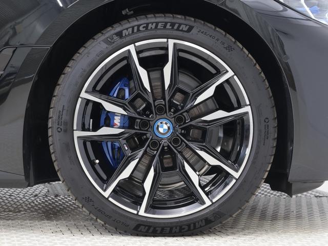 ｉ４ Ｍ５０　ｘＤｒｉｖｅ　認定中古車　２年保証　レザーシート　１９インチＡＷ　Ｈａｒｍａｎ／Ｋａｒｄｏｎ　ヘッドアップディスプレイ　アクティブクルーズコントロール　全周囲カメラ　前後センサー　レーザーライト　衝突軽減　車線逸脱（10枚目）