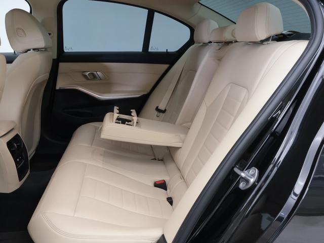 ３シリーズ ３１８ｉ　ハイラインパッケージ　認定中古車　２年保証　ベージュレザー　１７インチＡＷ　アクティブクルーズコントロール　フロントシートヒーター　リヤカメラ　前後センサー　ＬＥＤヘッドライト　衝突軽減　車線逸脱　コンフォートアクセス（15枚目）