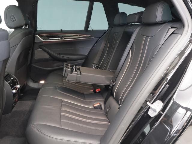 ５シリーズ ５４０ｉ　ｘＤｒｉｖｅツーリング　Ｍスポーツ　認定中古車　２年保証　パノラマサンルーフ　レザーシート　１９インチＡＷ　アクティブクルーズコントロール　Ｈａｒｍａｎ／Ｋａｒｄｏｎ　ヘッドアップディスプレイ　全周囲カメラ　アダプティブＬＥＤ　衝突軽減（15枚目）