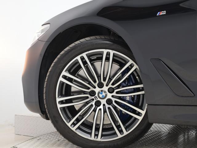５シリーズ ５４０ｉ　ｘＤｒｉｖｅツーリング　Ｍスポーツ　認定中古車　２年保証　パノラマサンルーフ　レザーシート　１９インチＡＷ　アクティブクルーズコントロール　Ｈａｒｍａｎ／Ｋａｒｄｏｎ　ヘッドアップディスプレイ　全周囲カメラ　アダプティブＬＥＤ　衝突軽減（30枚目）