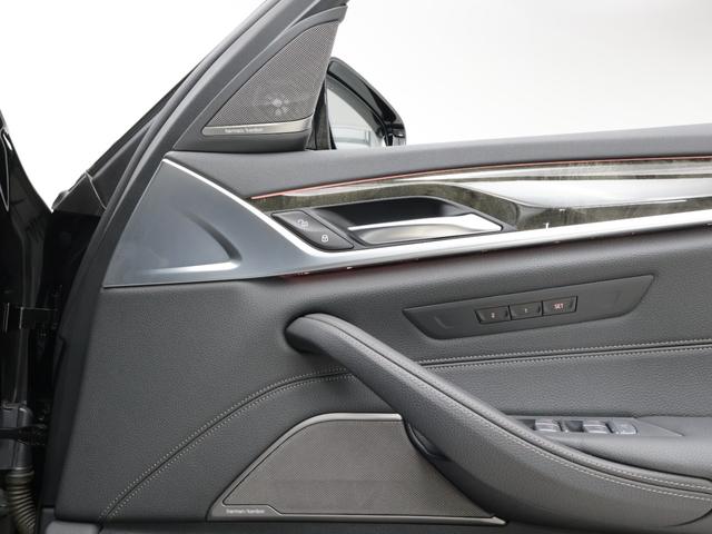 ５シリーズ ５４０ｉ　ｘＤｒｉｖｅツーリング　Ｍスポーツ　認定中古車　２年保証　パノラマサンルーフ　レザーシート　１９インチＡＷ　アクティブクルーズコントロール　Ｈａｒｍａｎ／Ｋａｒｄｏｎ　ヘッドアップディスプレイ　全周囲カメラ　アダプティブＬＥＤ　衝突軽減（39枚目）