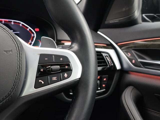５シリーズ ５４０ｉ　ｘＤｒｉｖｅツーリング　Ｍスポーツ　認定中古車　２年保証　パノラマサンルーフ　レザーシート　１９インチＡＷ　アクティブクルーズコントロール　Ｈａｒｍａｎ／Ｋａｒｄｏｎ　ヘッドアップディスプレイ　全周囲カメラ　アダプティブＬＥＤ　衝突軽減（44枚目）