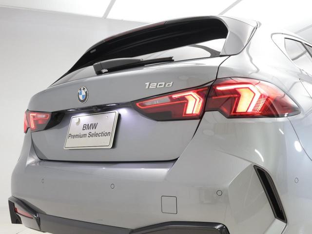 �k���^�e�[�����C�g�́A�a�l�v�̃R�[�|���[�g�A�C�f���e�B�e�B�[�̂ЂƂł��B�X�J�C�X�N���C�p�[�O���[�̃{�f�B�J���[�ɂЂƂ���P���܂��B